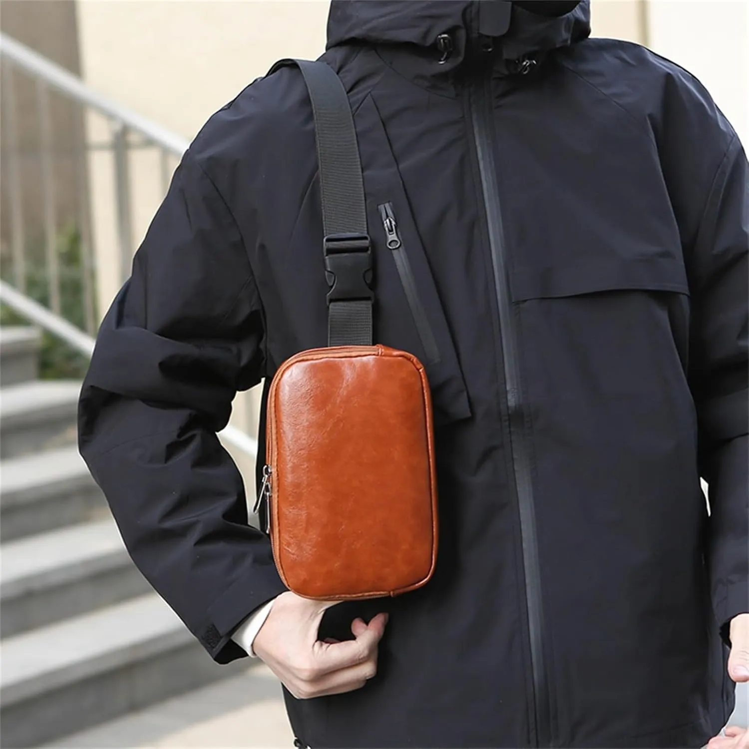 Leather Fanny Pack Bag for Women, Chain Belt Bag Chest Purse Fashionable Crossbody Waist Bags Handbag for Everyday Use Trip Walking Hiking