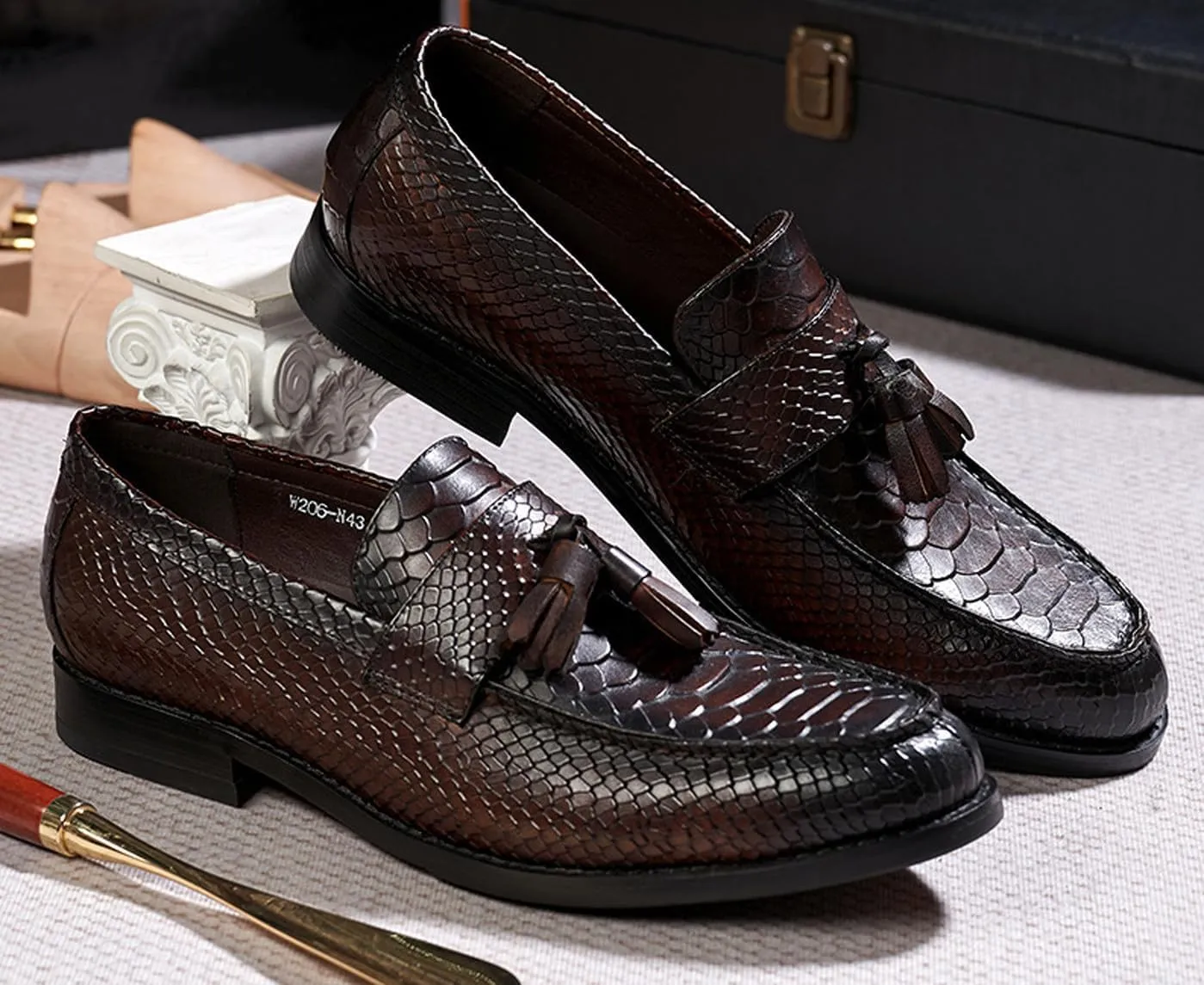 Mens Tassel Loafers Formal Dress Slip On Shoes Genunie Leather Cap Toe Mocasines Business Casual Prom Wedding Crocodile Embossing Penny Loafer Fashion Tuxedo Suit Shoes for Men