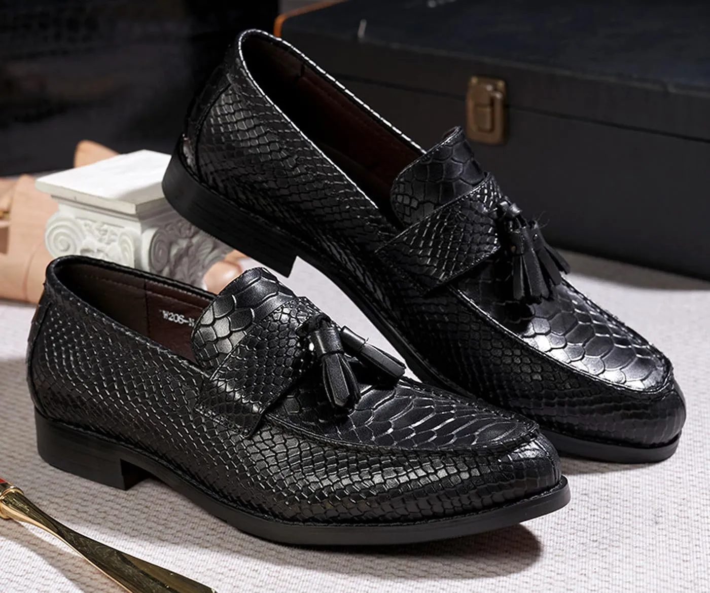 Mens Tassel Loafers Formal Dress Slip On Shoes Genunie Leather Cap Toe Mocasines Business Casual Prom Wedding Crocodile Embossing Penny Loafer Fashion Tuxedo Suit Shoes for Men