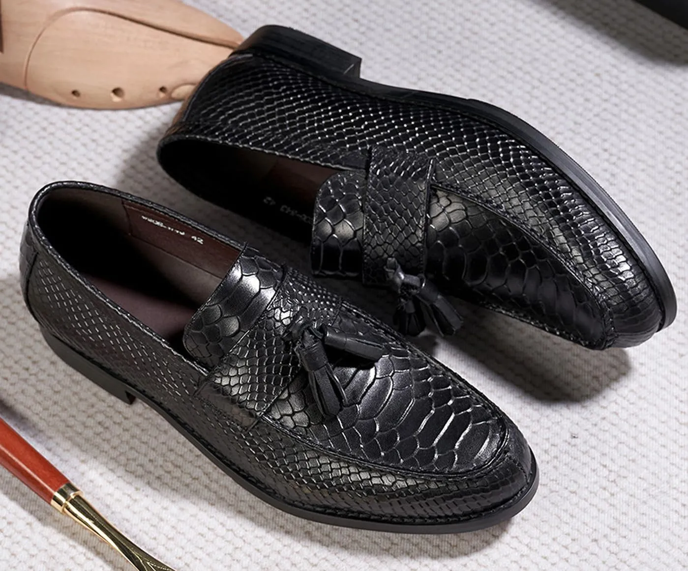 Mens Tassel Loafers Formal Dress Slip On Shoes Genunie Leather Cap Toe Mocasines Business Casual Prom Wedding Crocodile Embossing Penny Loafer Fashion Tuxedo Suit Shoes for Men