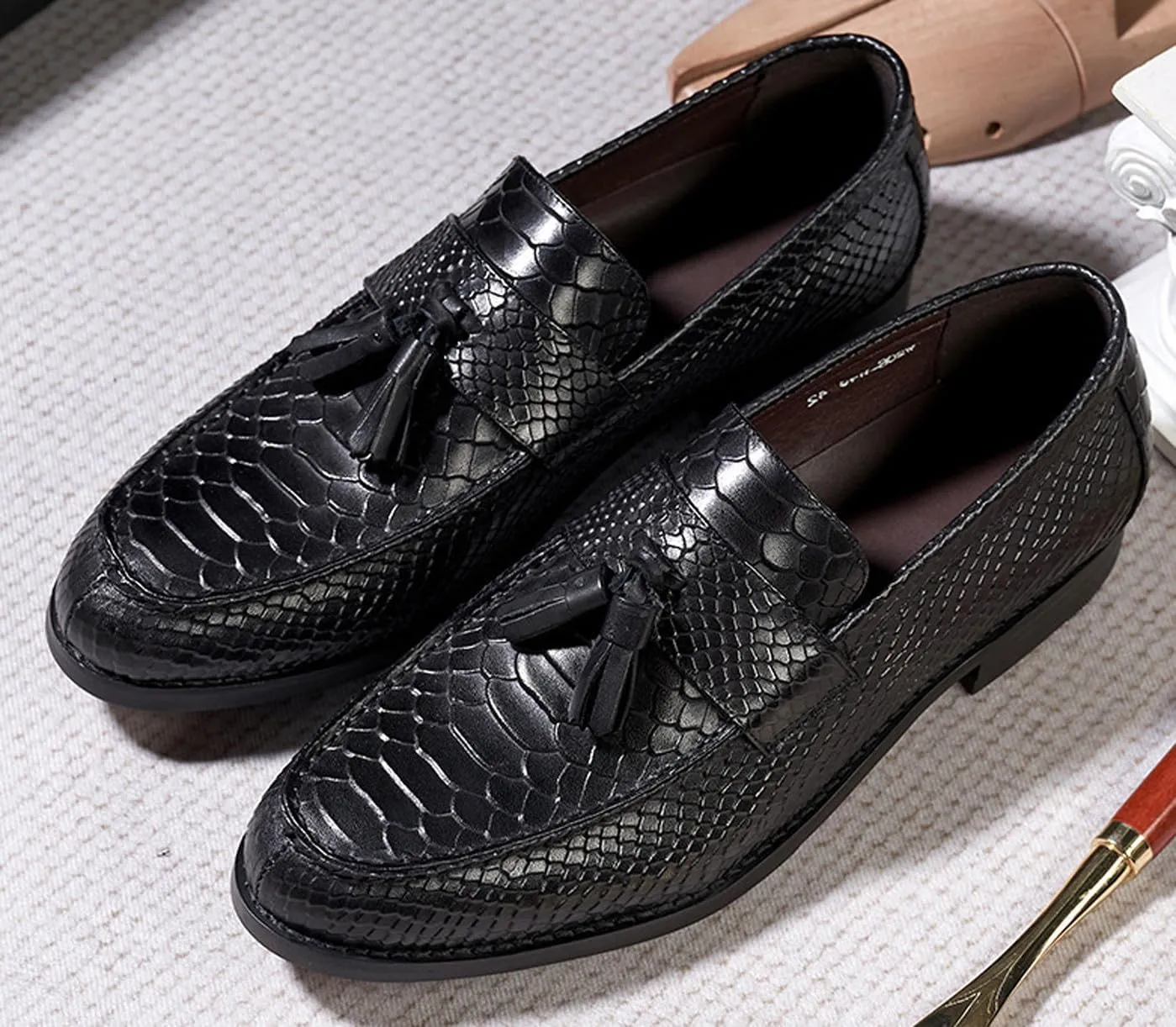 Mens Tassel Loafers Formal Dress Slip On Shoes Genunie Leather Cap Toe Mocasines Business Casual Prom Wedding Crocodile Embossing Penny Loafer Fashion Tuxedo Suit Shoes for Men
