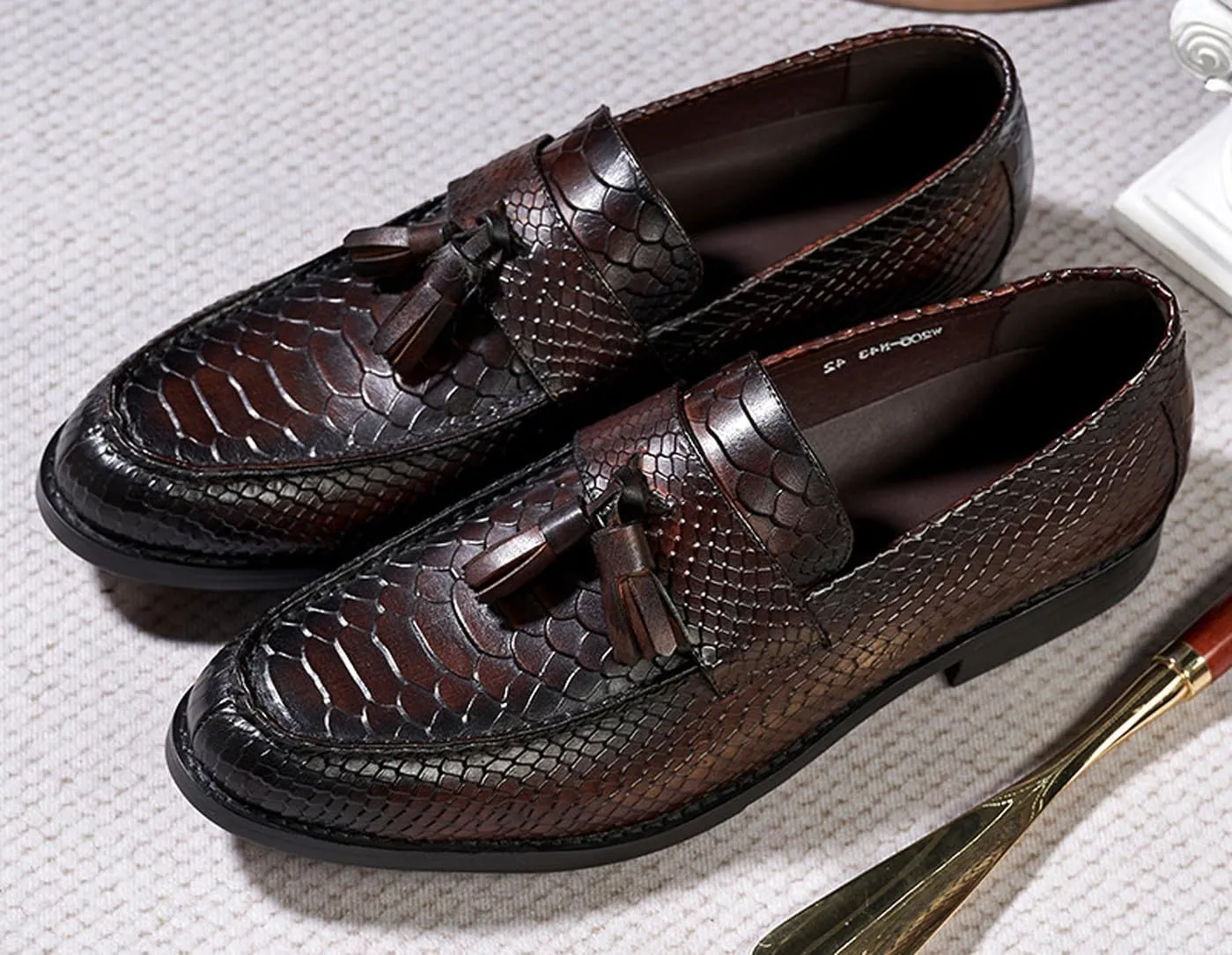 Mens Tassel Loafers Formal Dress Slip On Shoes Genunie Leather Cap Toe Mocasines Business Casual Prom Wedding Crocodile Embossing Penny Loafer Fashion Tuxedo Suit Shoes for Men