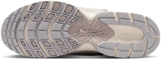 Nike Men's V5 Runner Sneaker